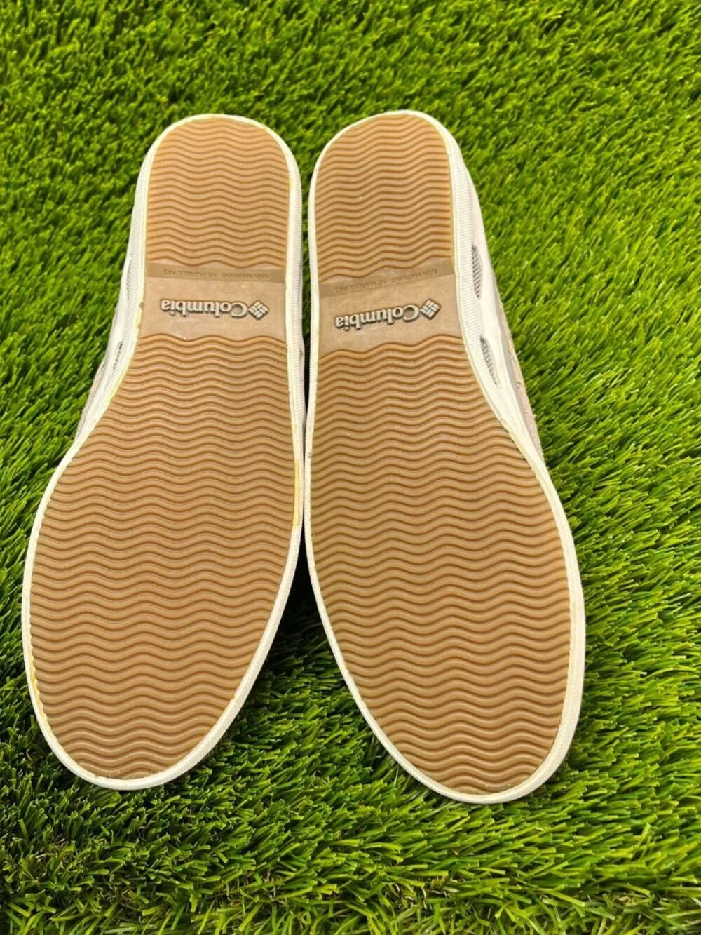 Columbia Vulc N Vent Womens Size 9.5‎ Gray White Casual Walking Shoes Flats